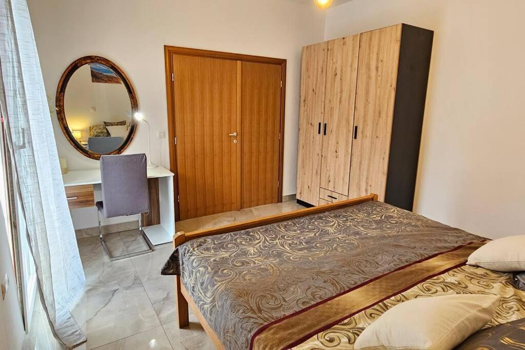 Apartmani Mira ザダル エクステリア 写真